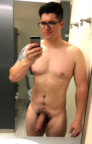 nude guy selfie